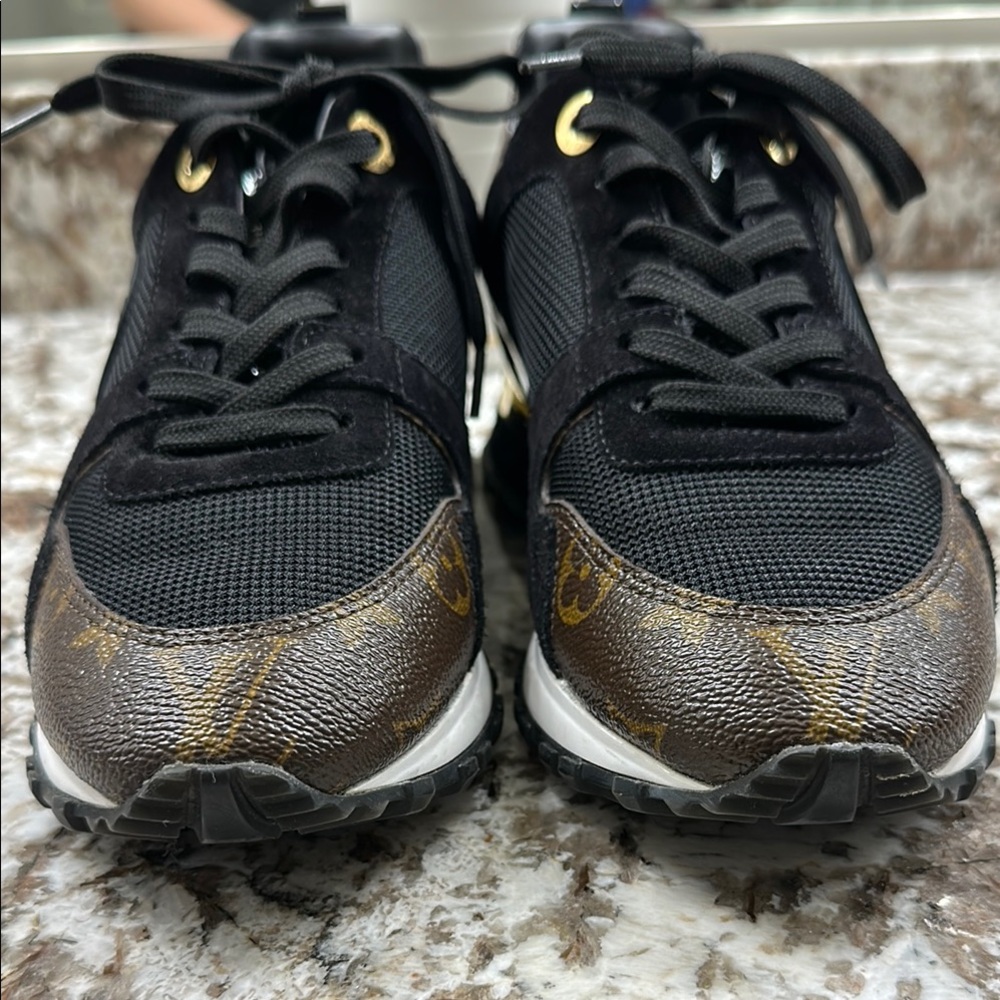 Black and Brown Sneakers with Fabric Upper and Low-Top Design - Picture 8 of 9